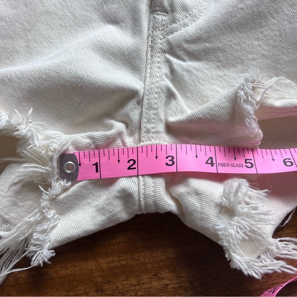 Levi’s 501 High Rise Butterfly Jean Shorts Off-White Size 29 - Picture 8 of 15